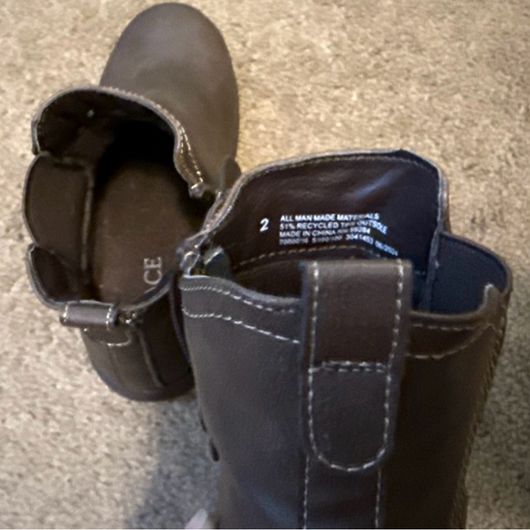 The Children’s Place, Boys Chelsea Boots - Brown- Size 2 - Picture 5 of 6